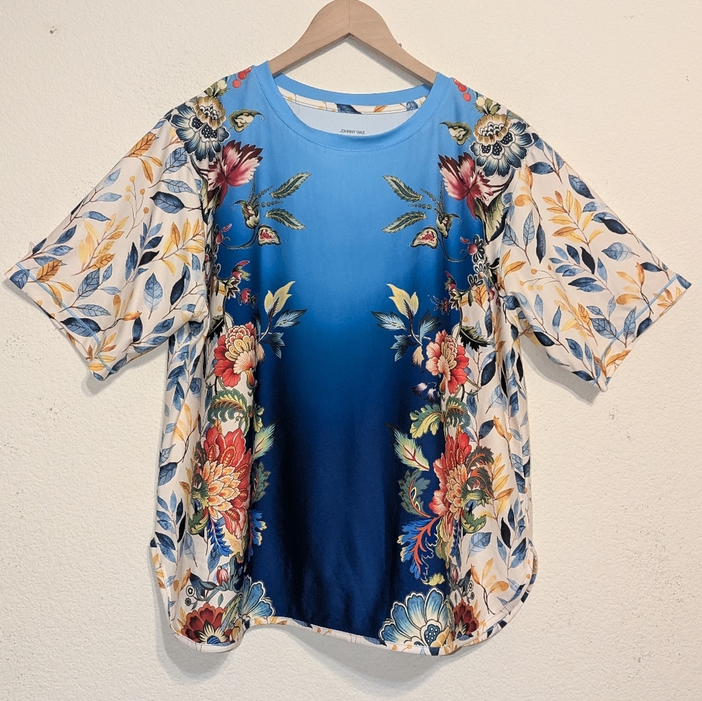 Johnny Was Bee Active Short Sleeve Oversize Crop Tee size Large Blue Floral